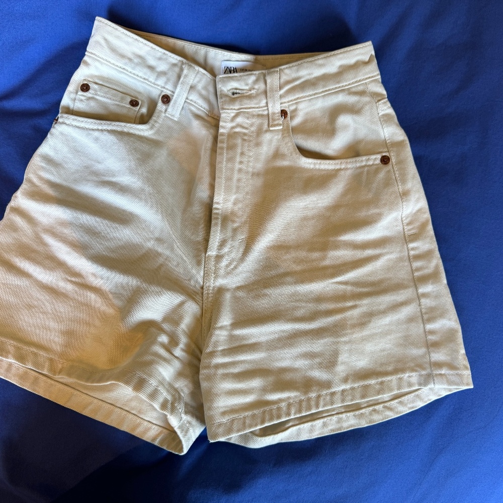 Zara Cream Shorts EUR 24, USA 2, MEX 24